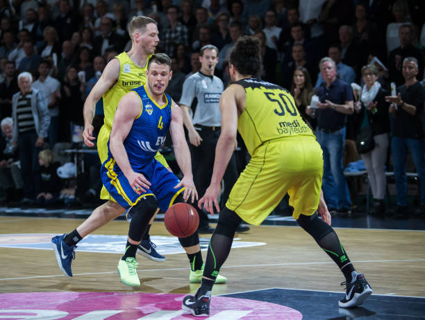 2艰难逆转 2艰难逆转