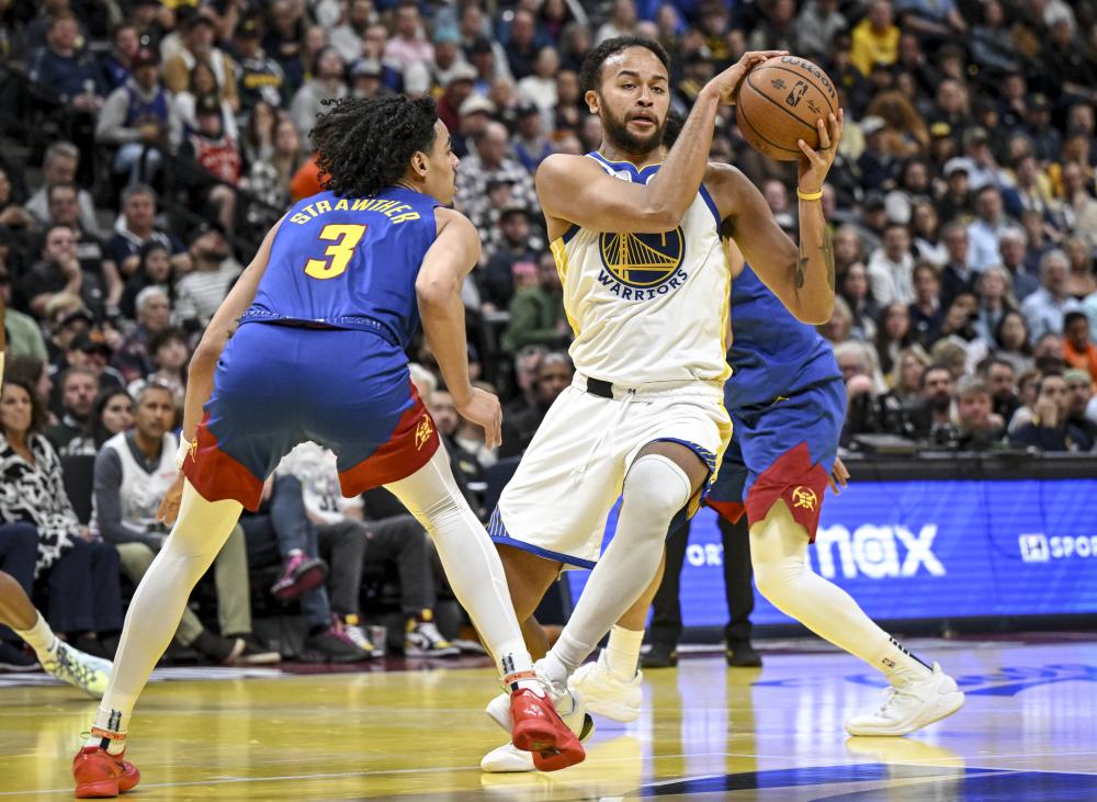 篮球赛场上 篮球赛场上